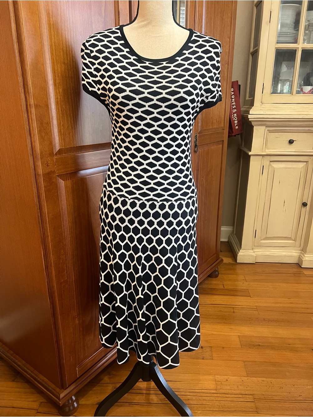 Jessica Simpson Black and White Geometric Midi Dress